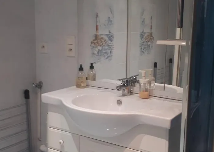 : Appart. Vue Proche Centre Γκρανβίλ